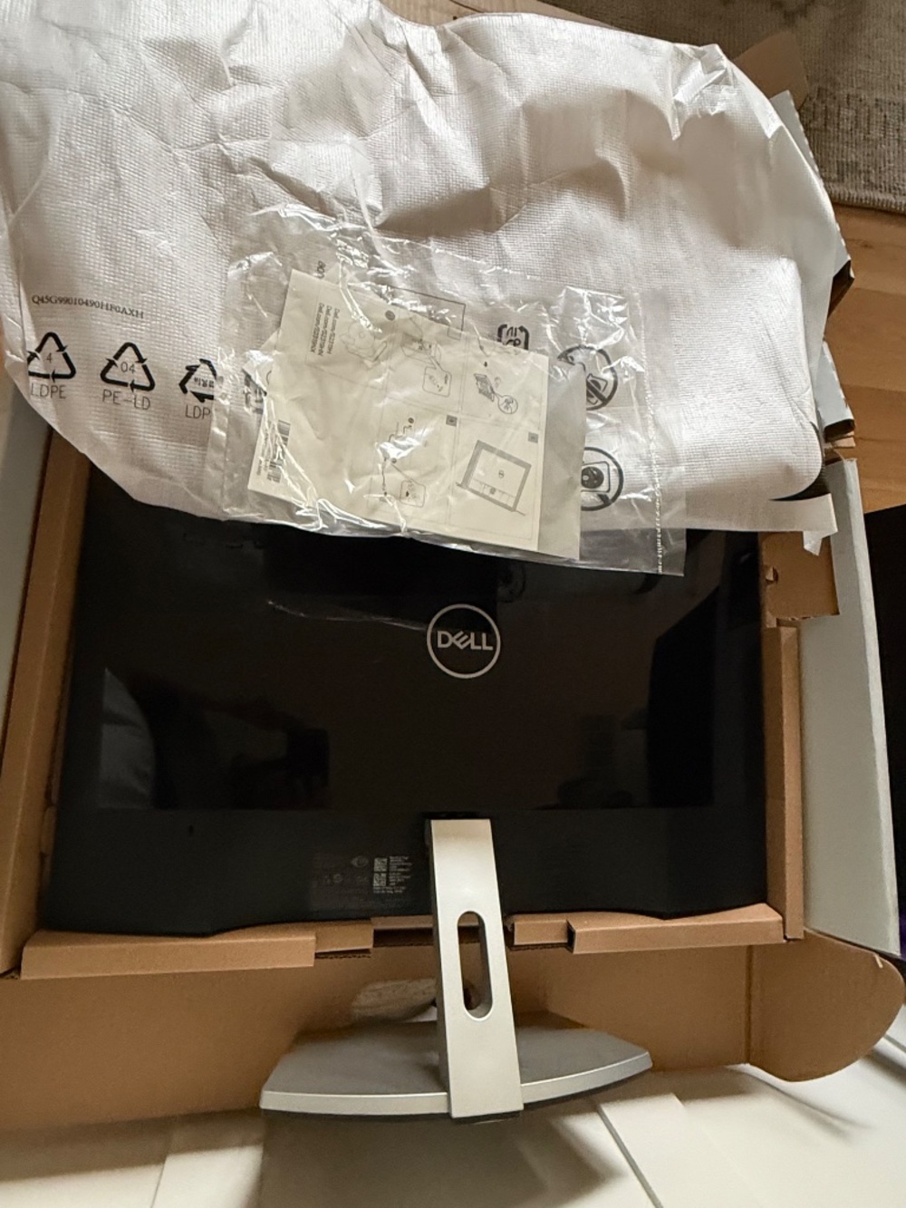 Dell 23 Inch Monitor - Picture 3 of 3